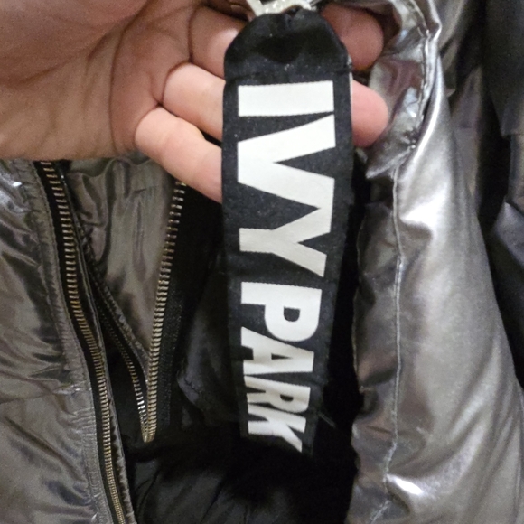Silver Puffer Jacket Oversized by Ivy Park - Picture 4 of 7